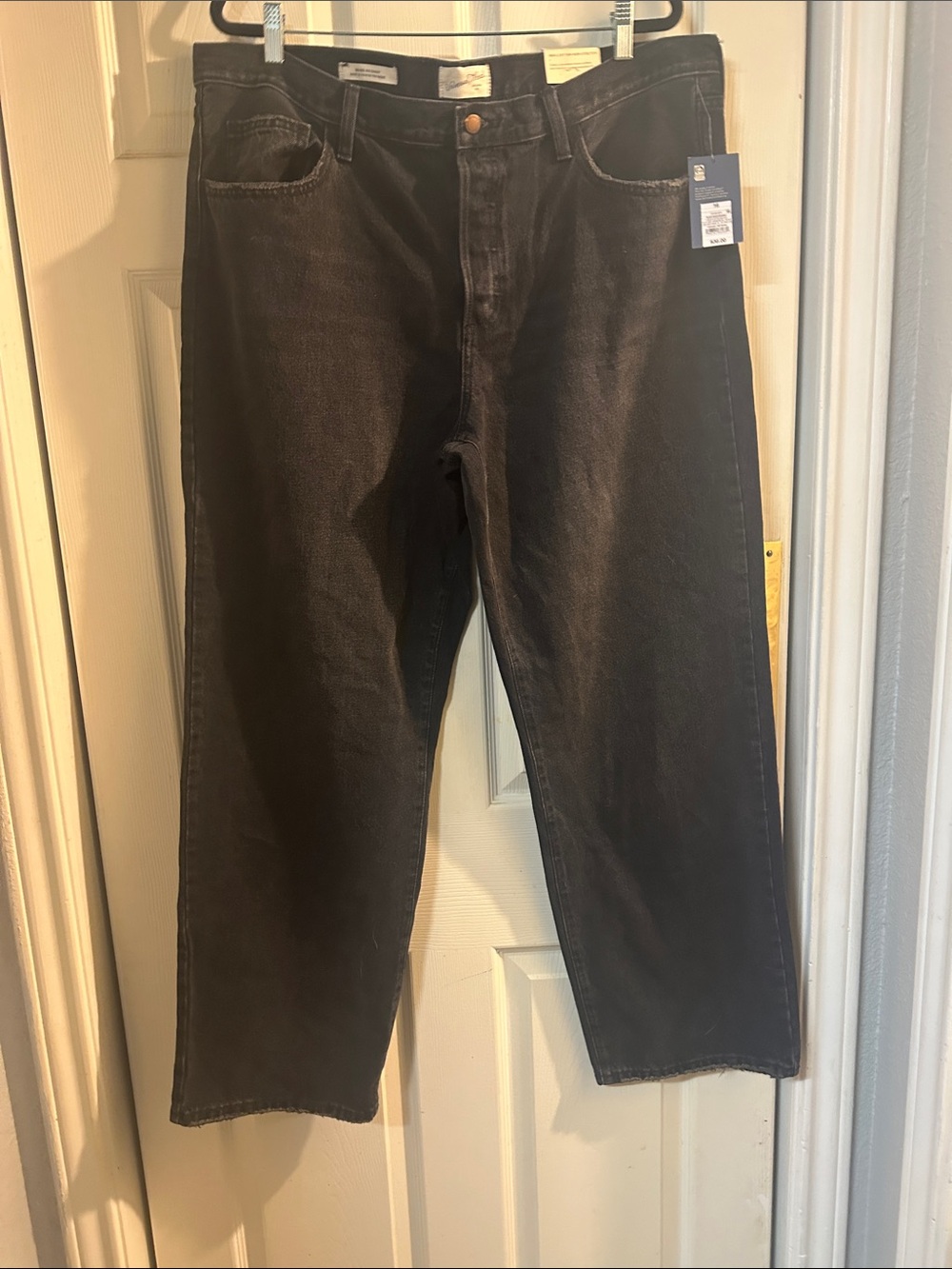 Universal Thread mid-rise 90s Baggy leg
Relaxed hip and thigh black size 16R